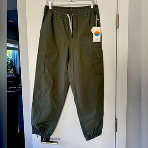 NWT VUORI Birch Jogger in Army, size medium